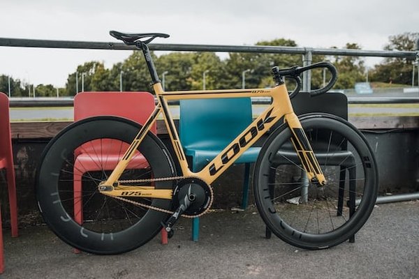 Course sur piste sportive: Plonger dans l'univers du cyclisme sur vélodrome et ses compétitions